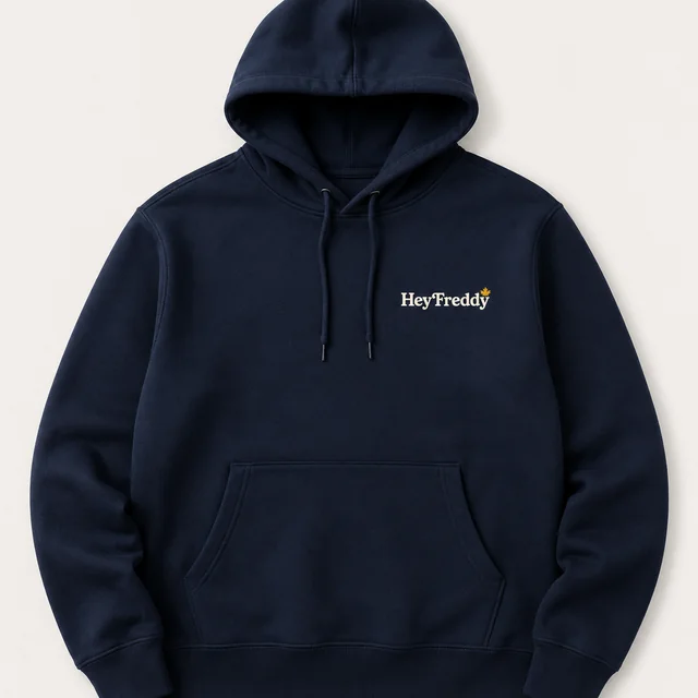 Coton ouaté à capuchon bleu marine avec le logo Hey Freddy sur la poitrine